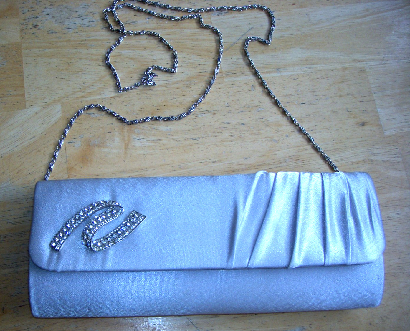 Camille LaVie Lt Gray Shiny Evening Bag w/ Rhinestones – Removable Chain Strap