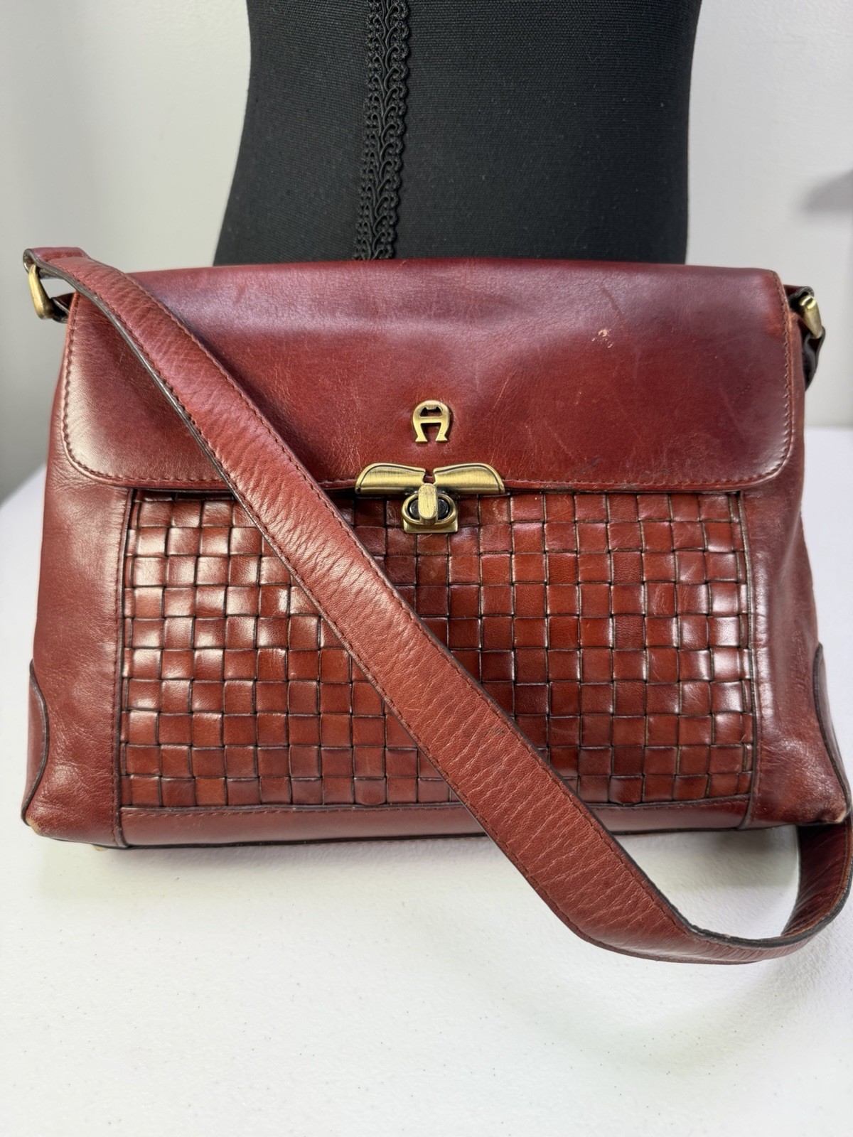 Etienne Aigner Burgundy Leather Basket Weave Shoulder Bag Oxblood 10.5”x7.5”x3”