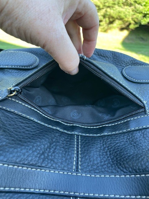 Chaps med Black pebbled leatherv purse brass hardware never used