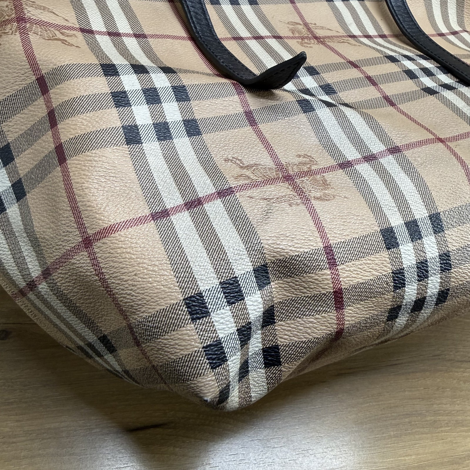 Burberry Salisbury Haymarket Tote Nova Check Zip Double Handles