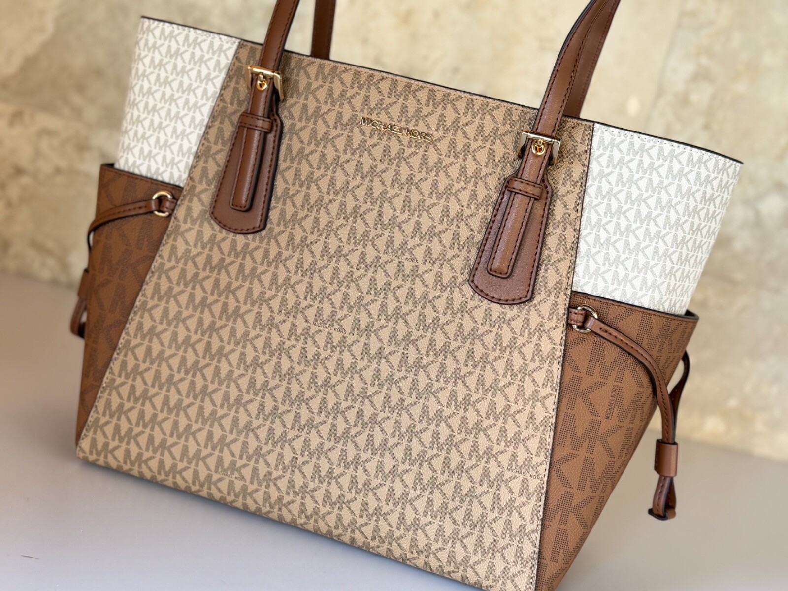 Michael Kors Voyager LG Drawstring Tote Shoulder Bag MK Color-Block Camel Multi
