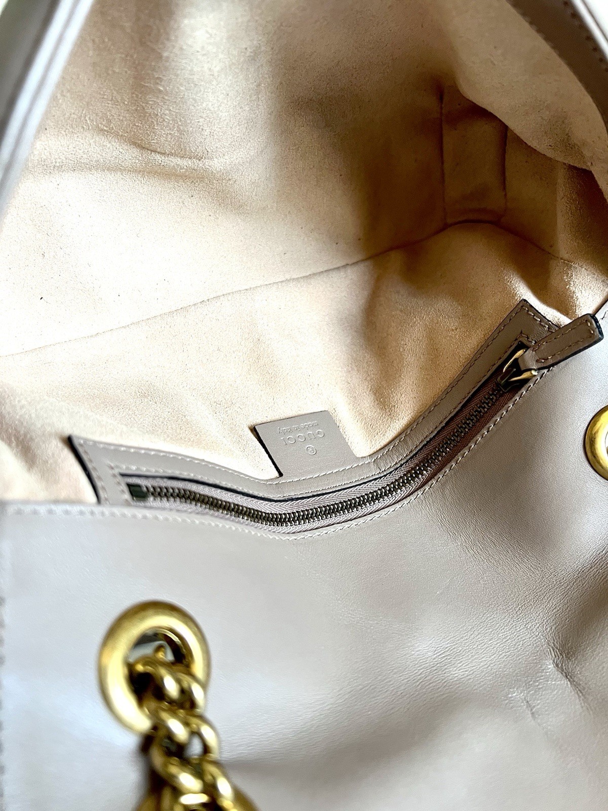 Gucci GG Marmont Matelassé Pearl Studded Calfskin Shoulder Bag Flap Purse 443497