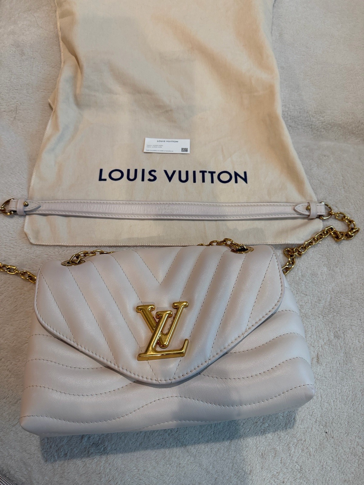 Louis Vuitton Calfskin New Wave Chain Bag Ivory