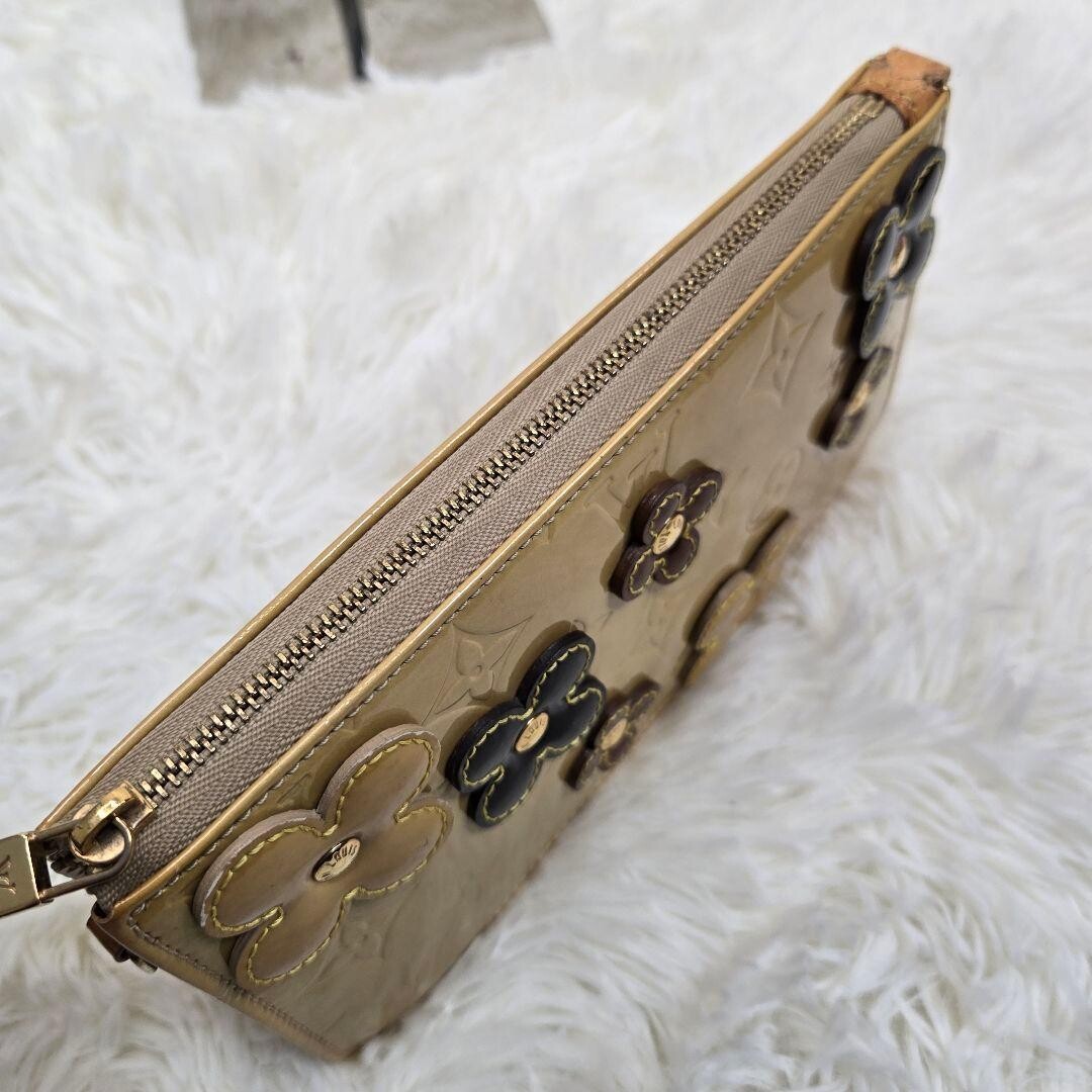 Louis Vuitton Monogram Vernis Lexington Flower Beige Patent Leather Pouch Bag