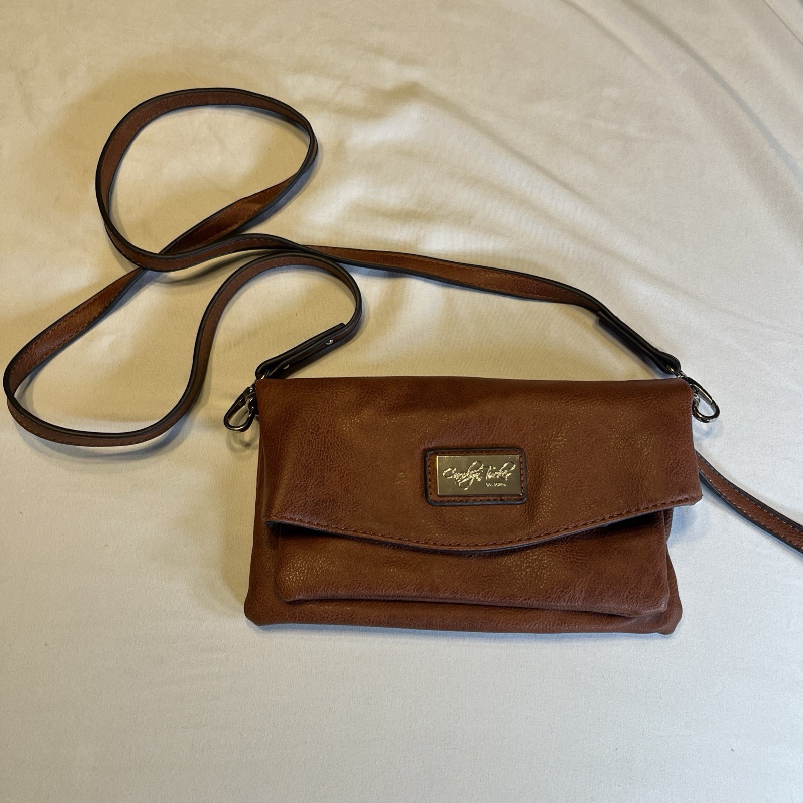 Carolyn Tucker Brown Crossbody Purse Faux Leather Small 8.5 x 5 Inches Zip Shut