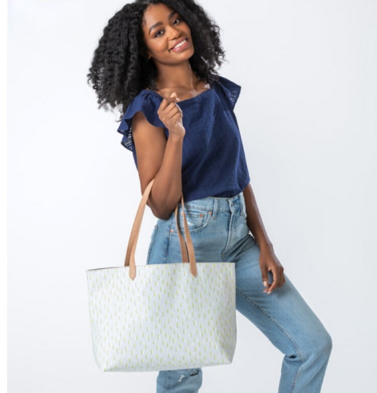 NEW Thirty-One Modern Tote – Dancing Dash Pebble