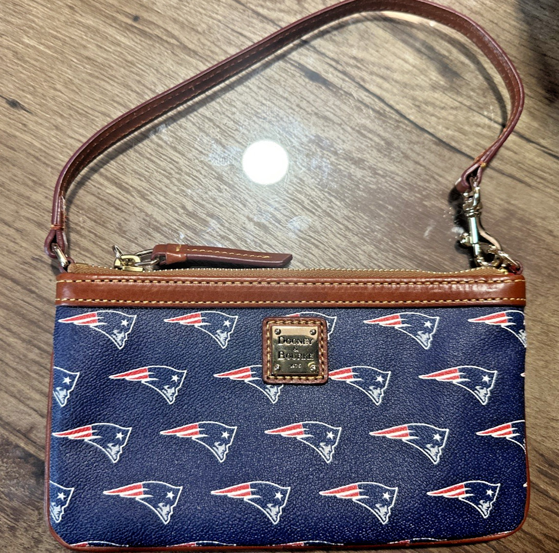 New England Patriots Dooney & Bourke Wristlet Purse 8 x 4.5 in – NEW