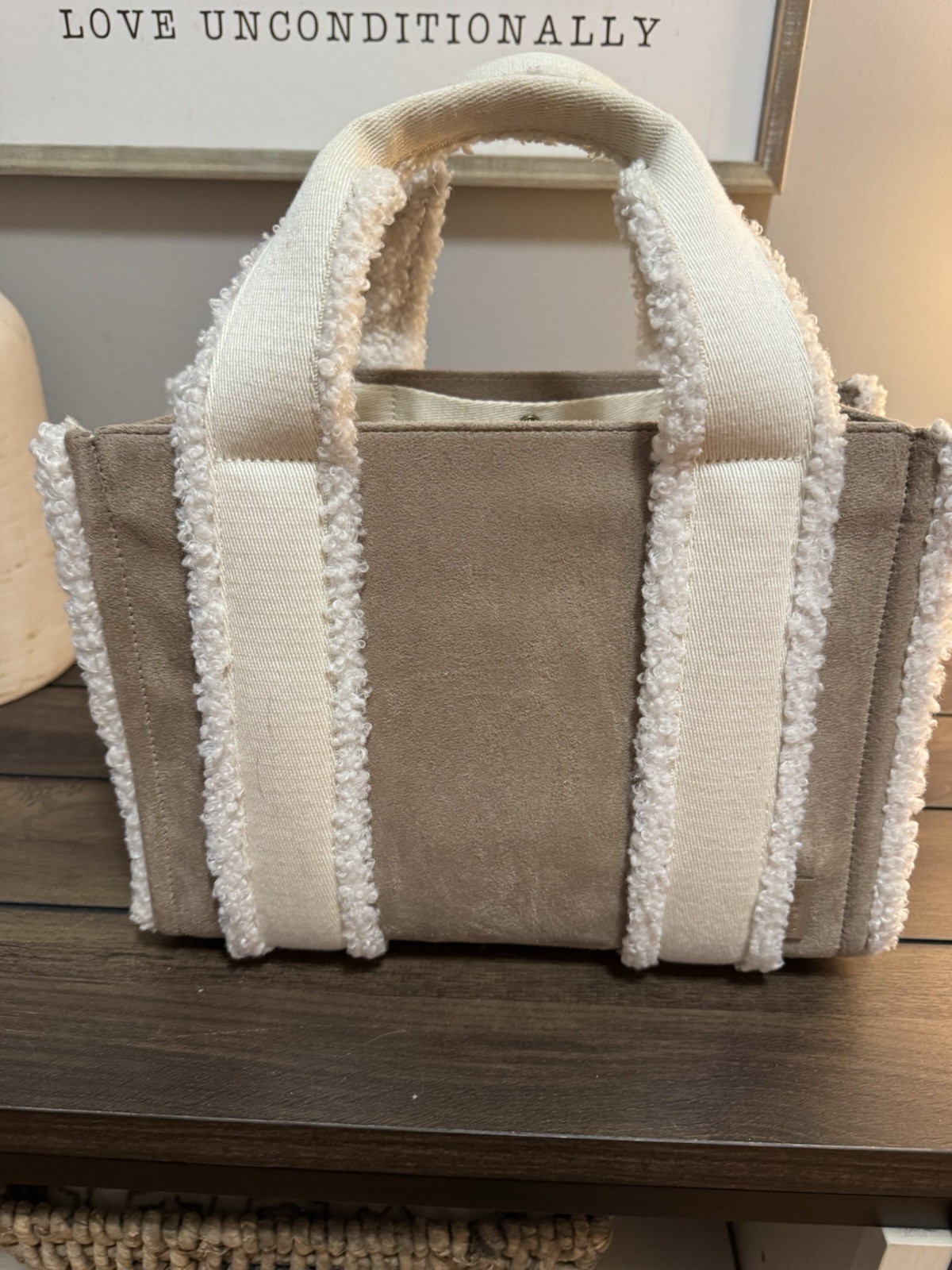 Lululemon Beige Tote Bag Ivory Top Handles Gold Hardware Snap Closure Lined