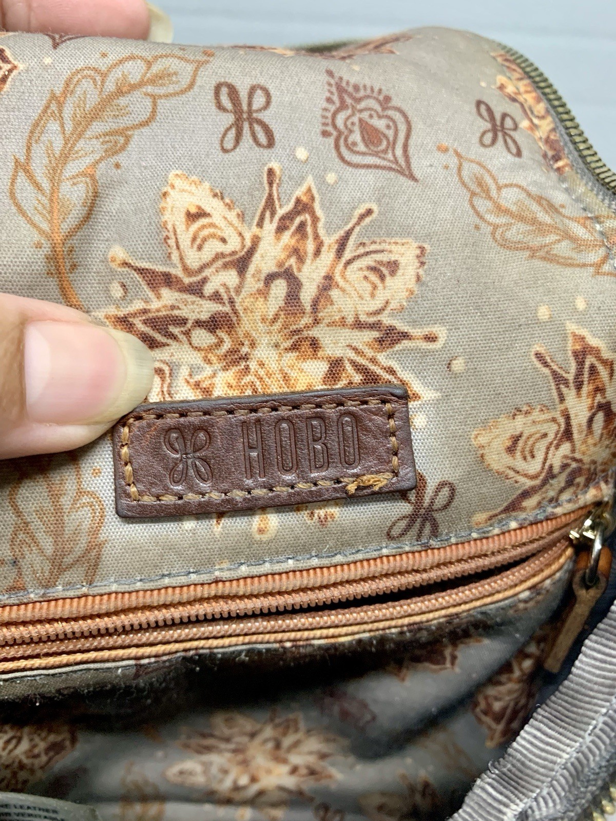 HOBO Small Leather Taupe Crossbody Bag w/Cellphone Slip Pocket~Cute! See Photos!