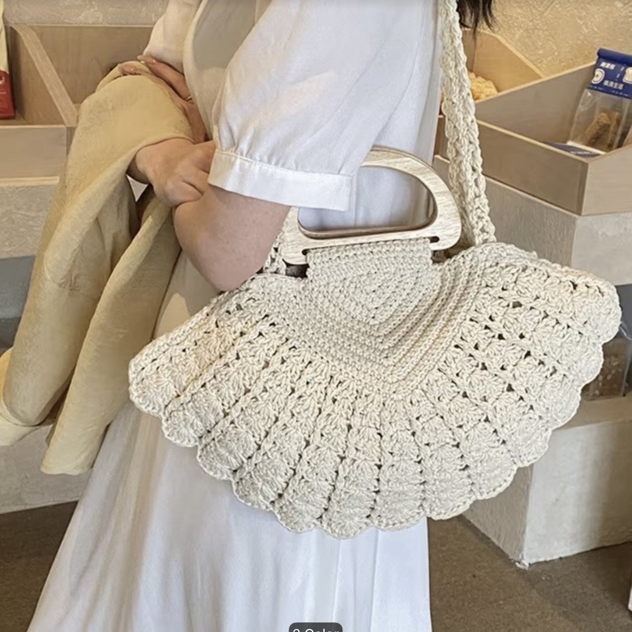 NEW Gorgeous Crochet Seashell Purse Handbag W/ Wooden Handles Beach Resort NWOT
