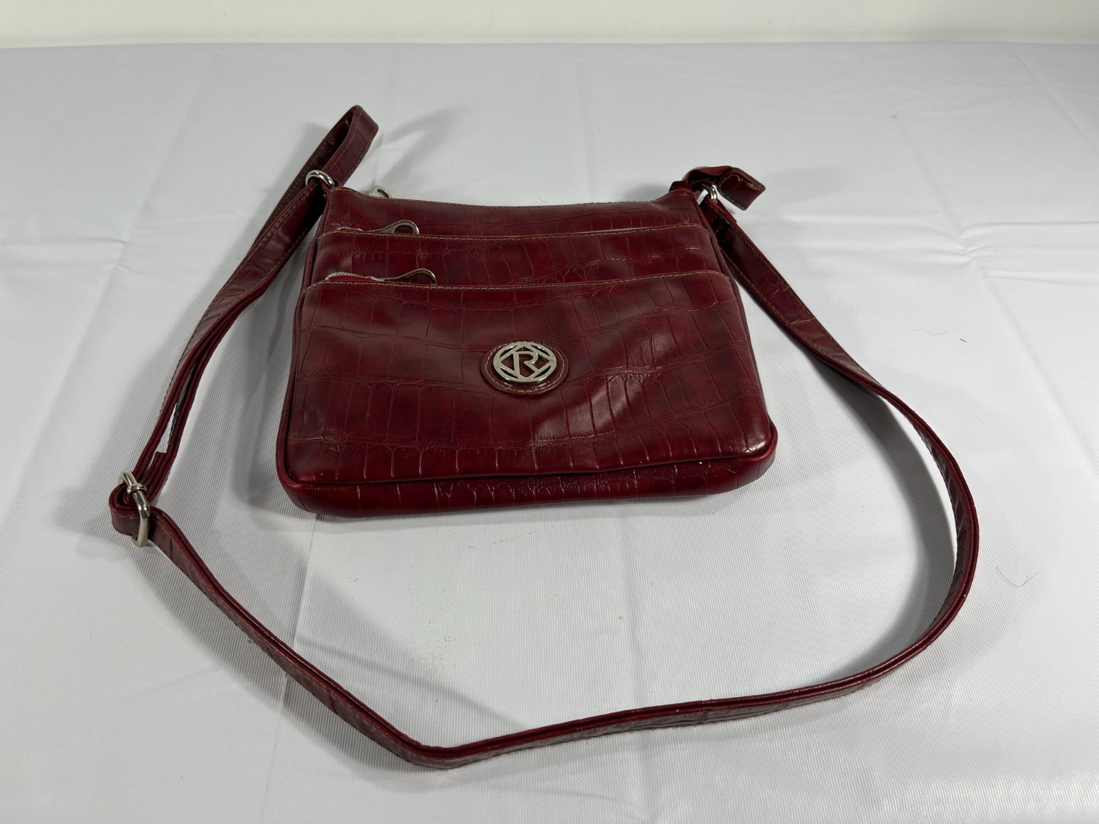 Relic Crossbody Purse Burgundy Faux Leather 8.5 x 8.5in 5 Zippered Pockets
