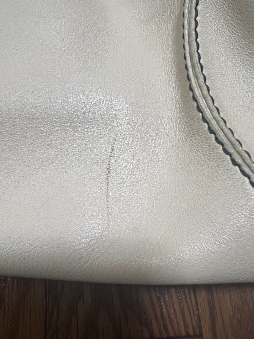 Tods White Leather Shoulder Bag Contrast Stitch Zip Womens 22x35cm 13cm Depth