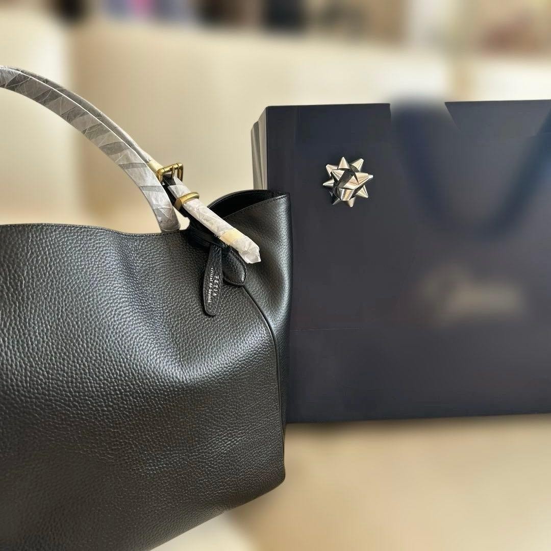 Riley Leather Black Tote Bag Adjustable Strap Women’s Fashion Authentic