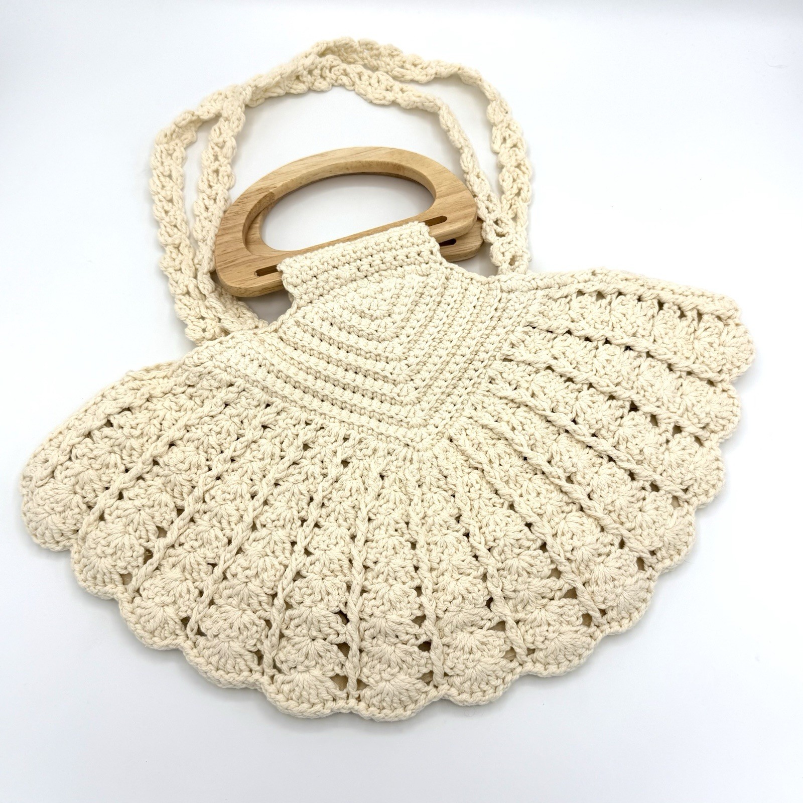 NEW Gorgeous Crochet Seashell Purse Handbag W/ Wooden Handles Beach Resort NWOT