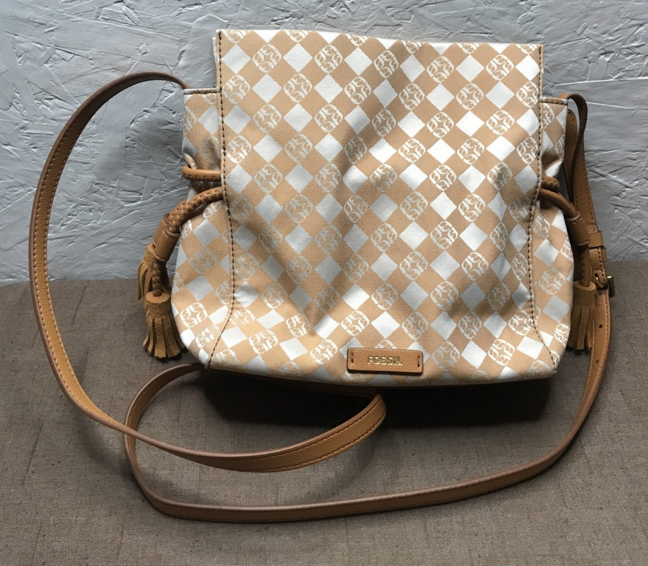 Excellent Fossil Rayna Crossbody Drawstring Tassel Adjustable Tan Cream Jacquard