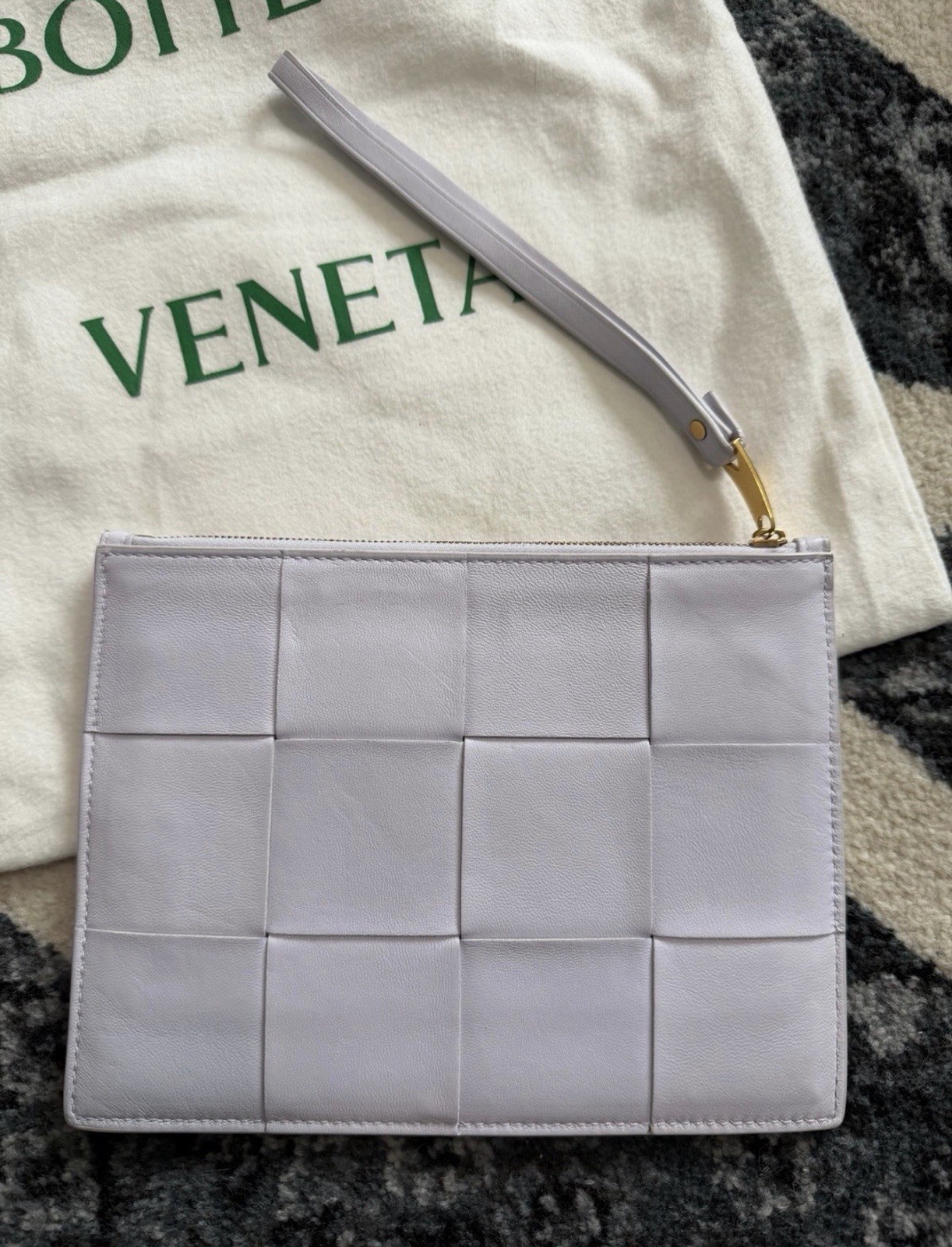 Auth Bottega Veneta Nappa Leather Cassette Lavender Wristlet Pouch Bag