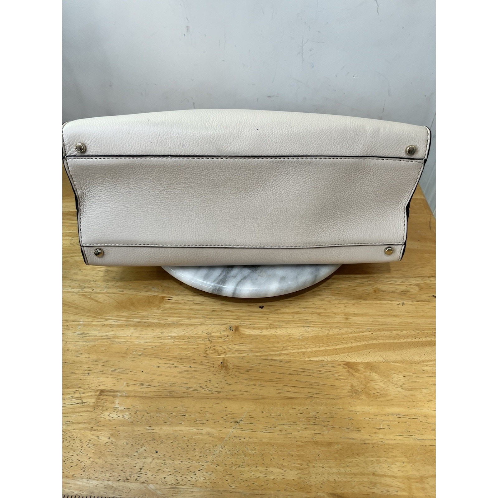 Kate Spade Medium Cream Handbag – Elegant Sophisticated Style, Classic Tote Purs