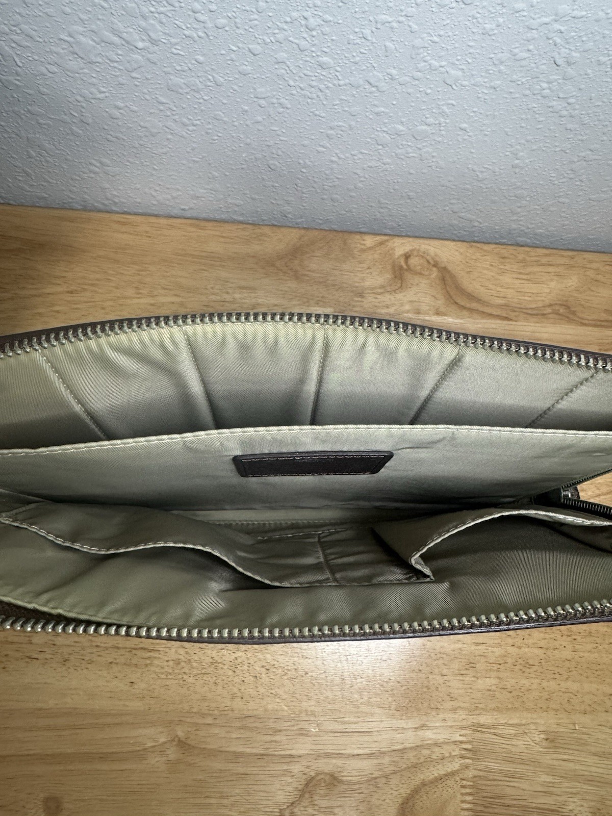 TUMI Slim Zip Top Crossbody for iPad Tablet Brown Leather Case Crossbody