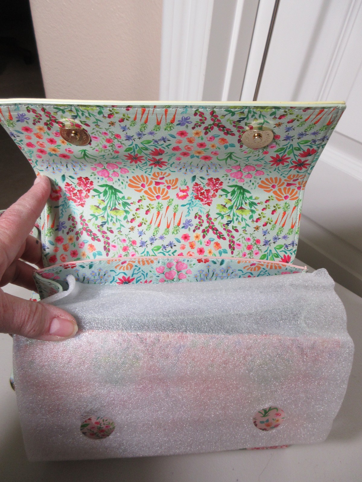BETSY JOHNSON FLORAL SHOULDER BAG XOMYLO2 MULTI NWT