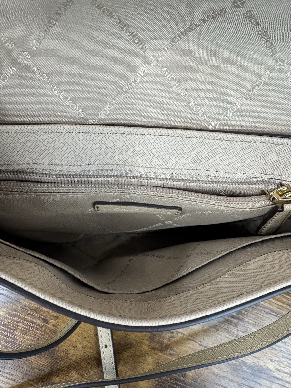Michael Kors Jet Set Medium Flap Crossbody Bag Beige Saffiano Gold Tone