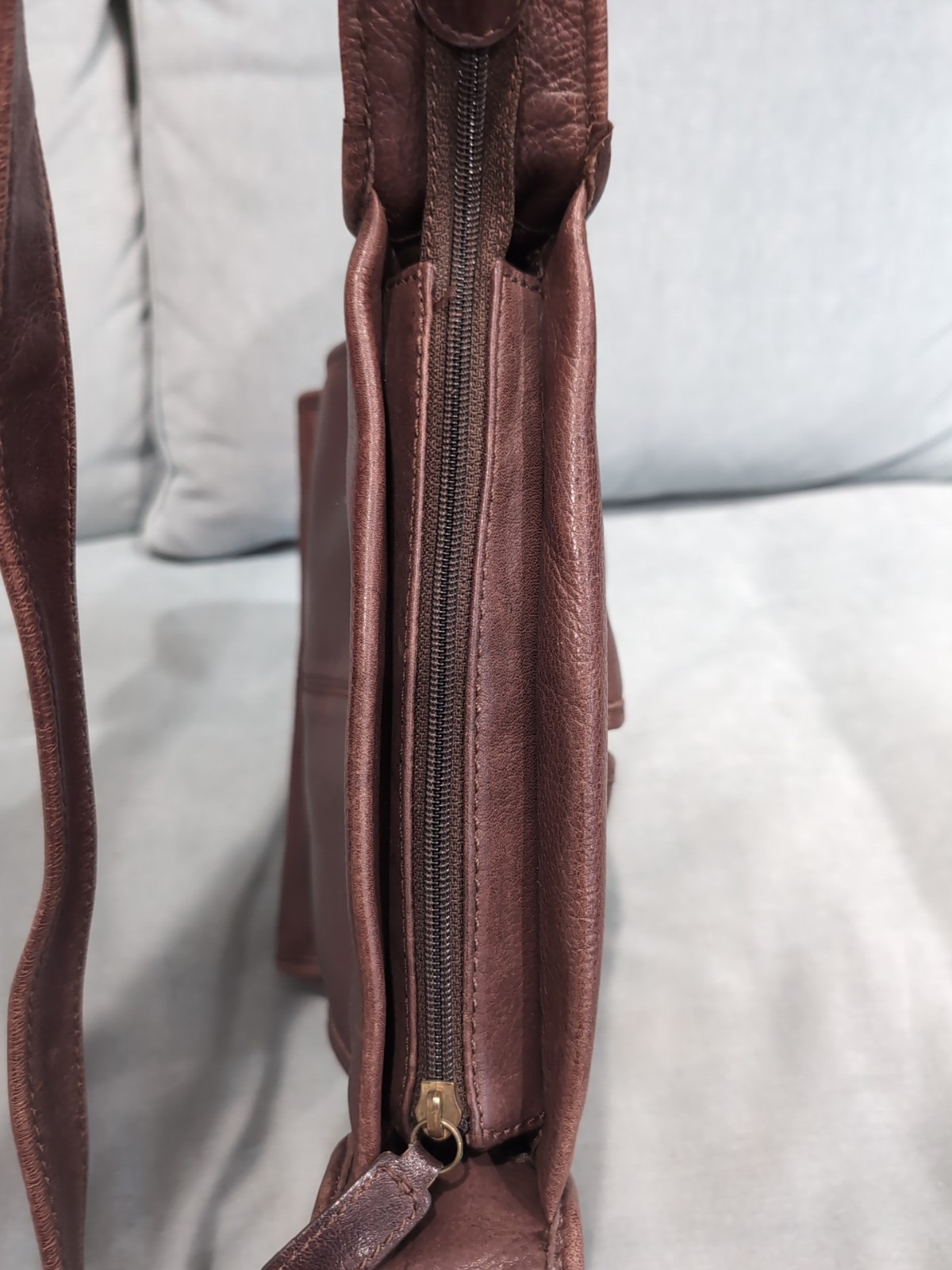 Vintage Fossil Dark Brown Leather Purse #75082 Shoulder Strap 17″ Long