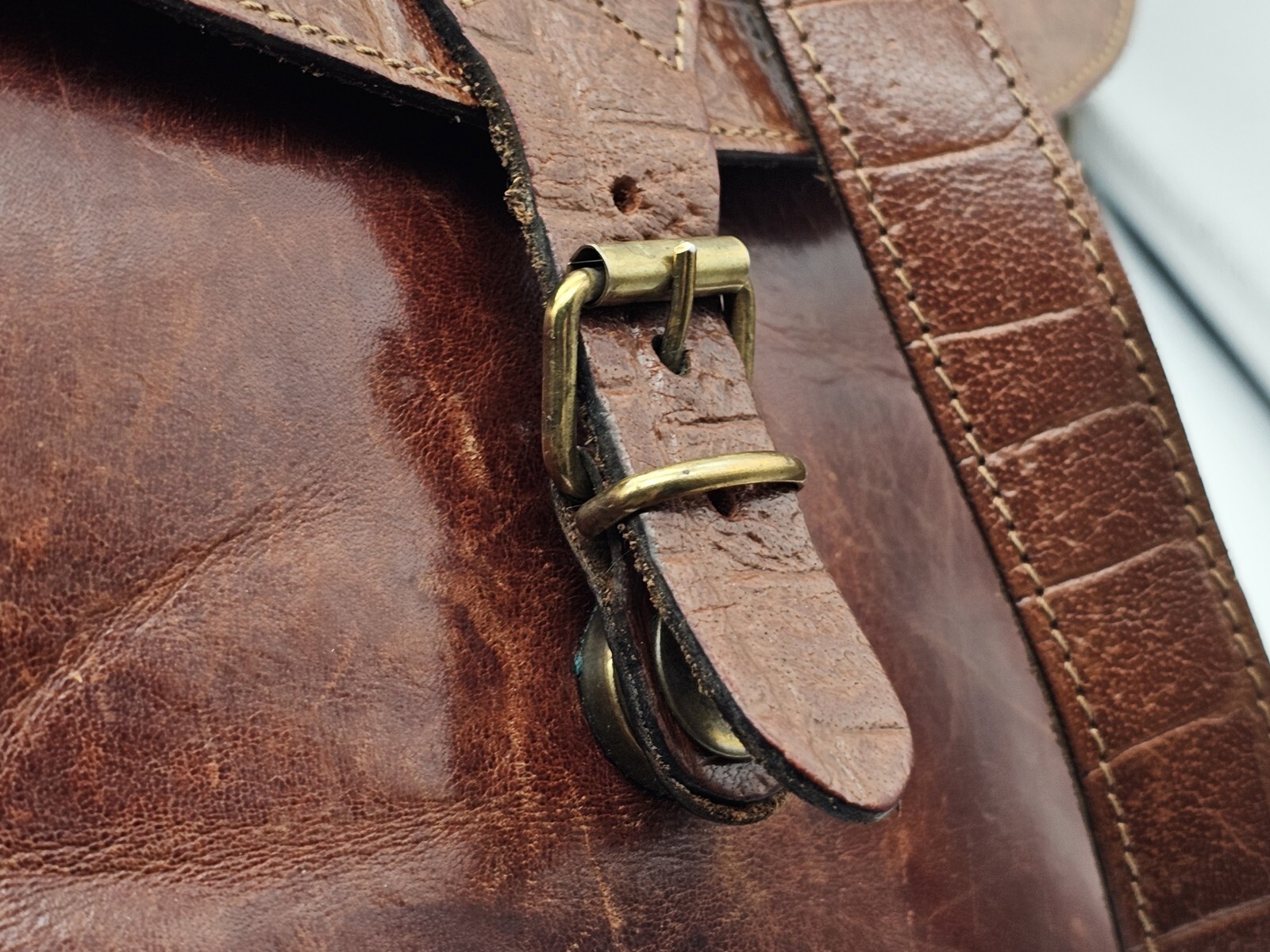Vintage 80s El Campero Croc Embossed Brown Leather Fold Over Bag Satchel Strap