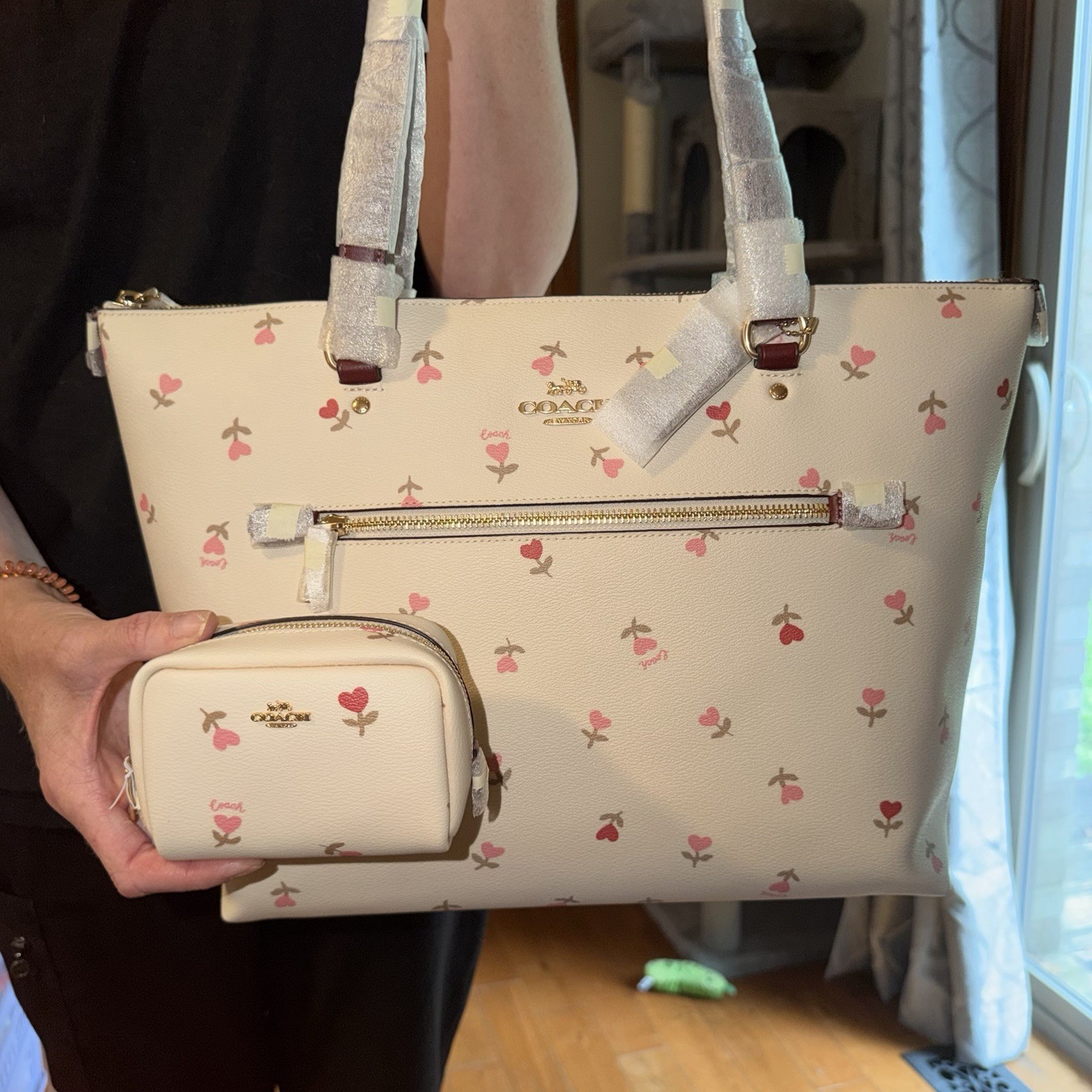 Coach Large Floral Tote Ivory/Pink Zip Closure Gold Hardware w/ Coin Purse