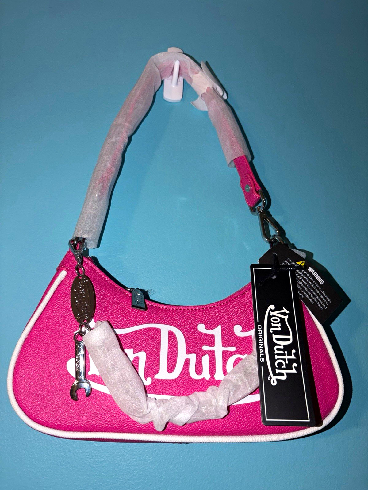 Von Dutch Pink/White Logo Shoulder Bag Zip Closure Shoulder Strap Bag Charms NWT