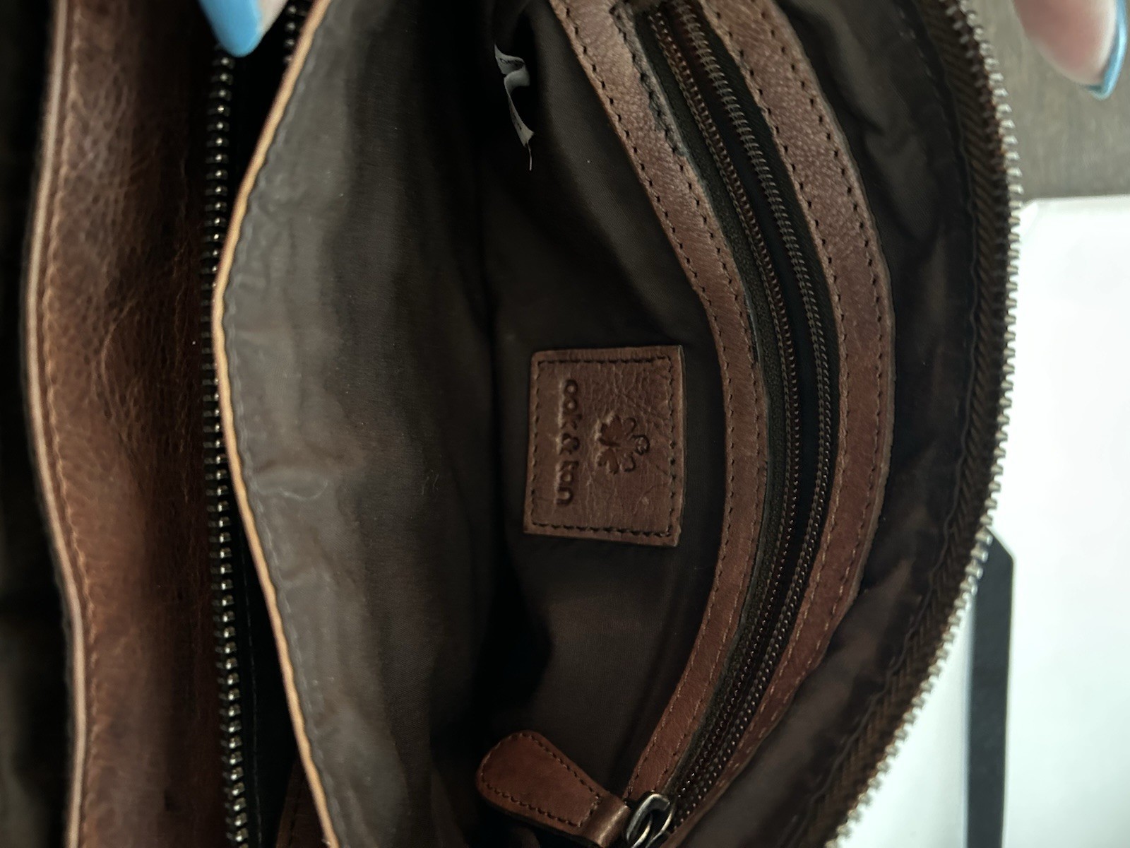 Oak & Tan Brown Shoulder Bag Zipper Accent Zip Closure Inner Pockets