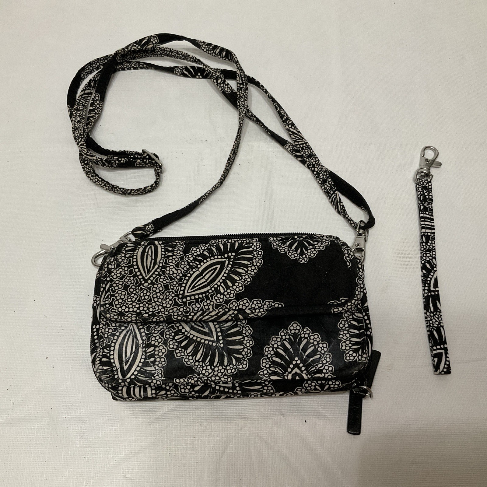 Vera Bradley 3 In 1 Crossbody WalletPurse RFID Blanco Bouquet & Wristlet 7” X 4”