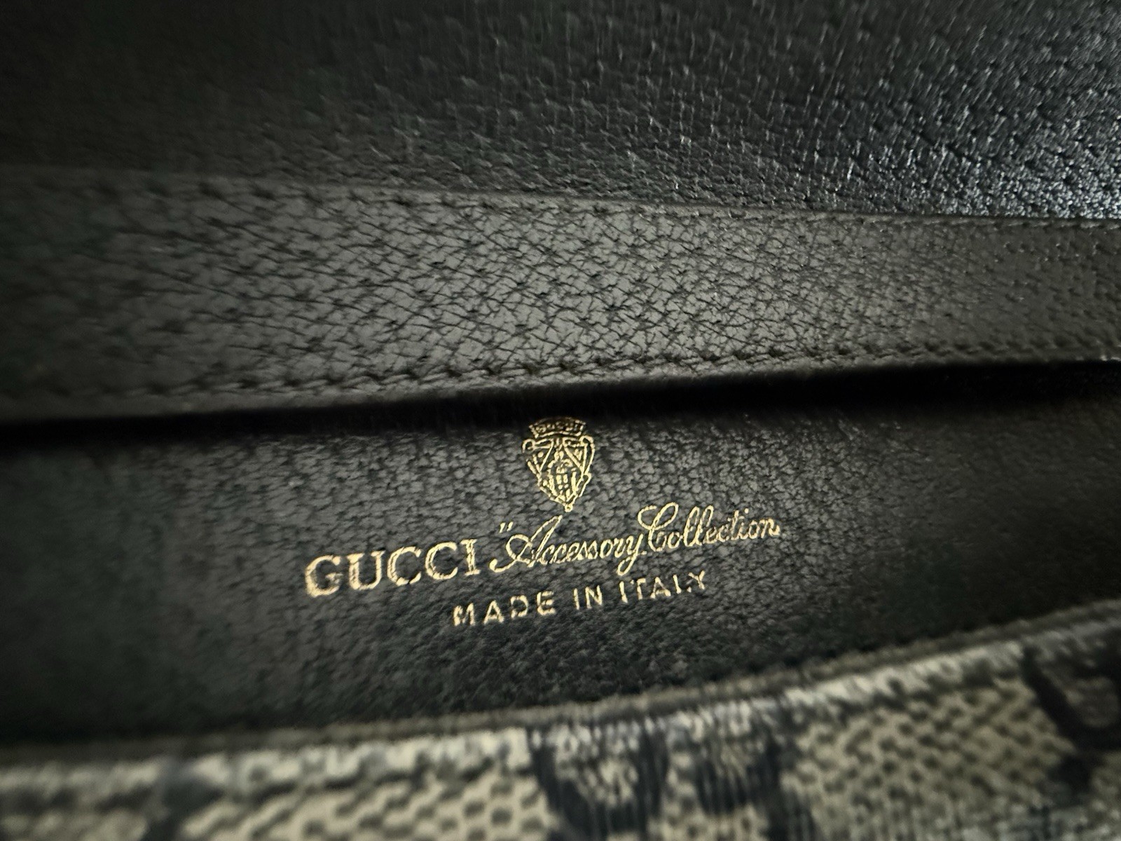 ✿ Vintage Gucci Accessory Collection GG Supreme Canvas Shoulder Bag Italy