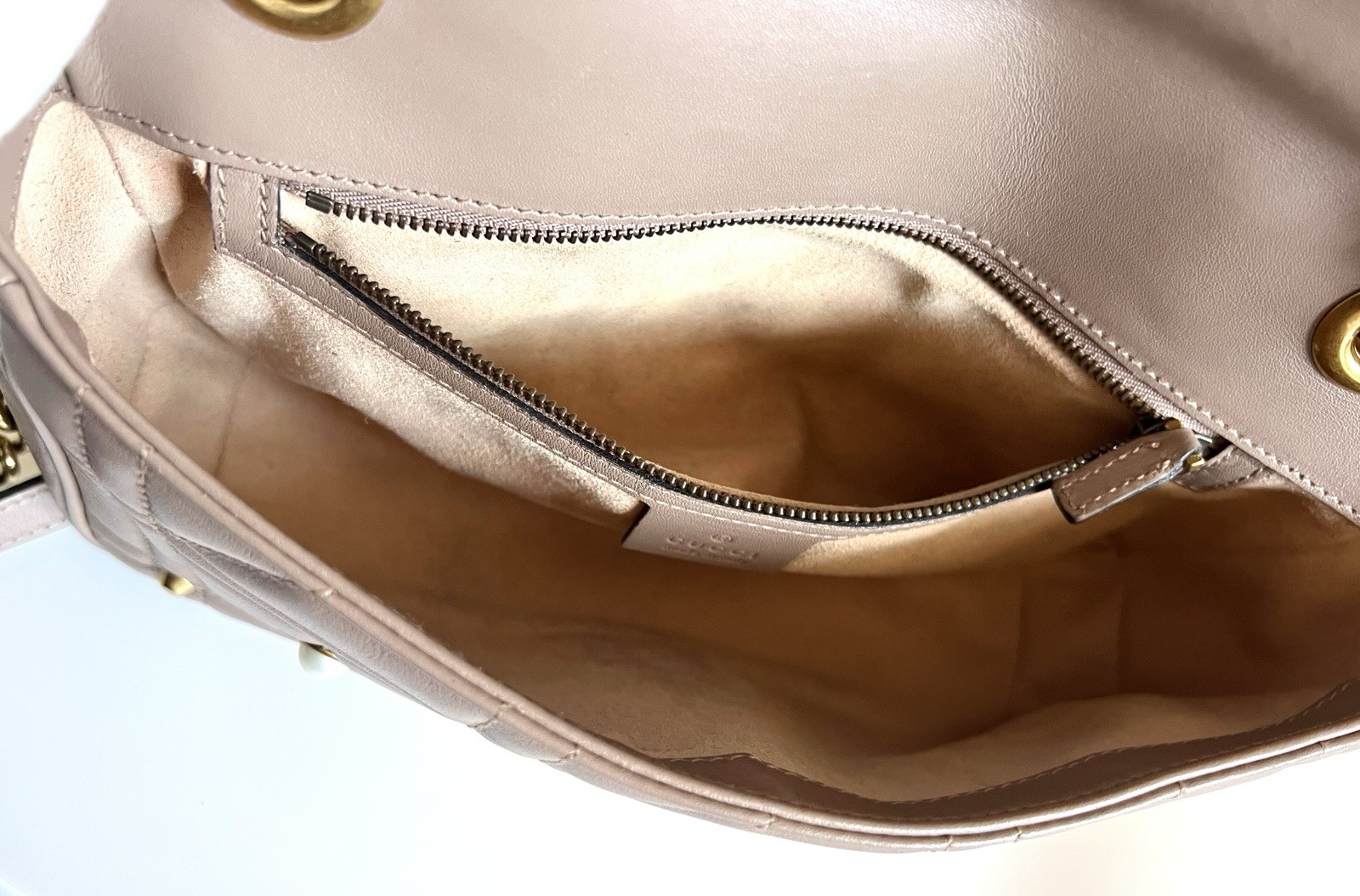 Gucci GG Marmont Matelassé Pearl Studded Calfskin Shoulder Bag Flap Purse 443497