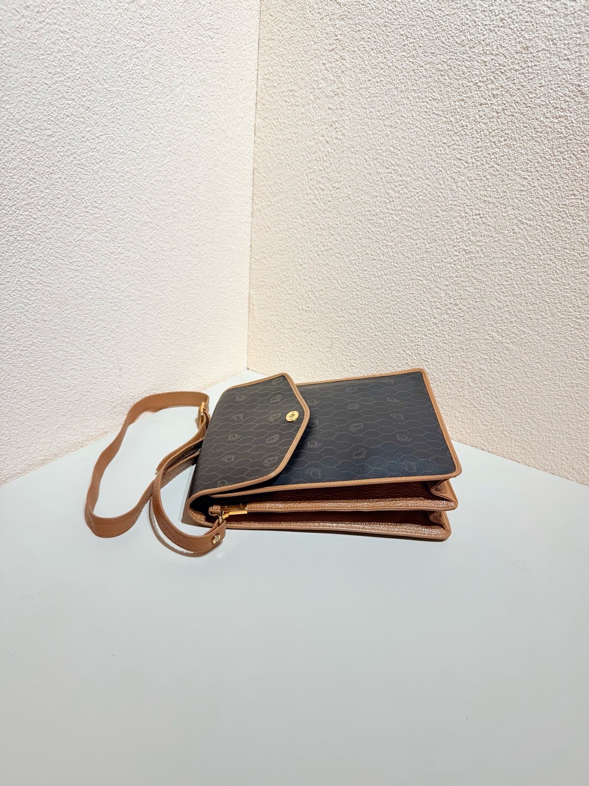 Dior Pre-Owned Authentic Crossbody Bag Monogram 20×26×5cm