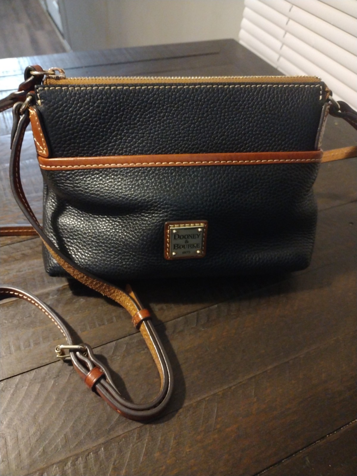 Dooney & Bourke Ginger Pouchette Saffano Shoulder Bag – Black