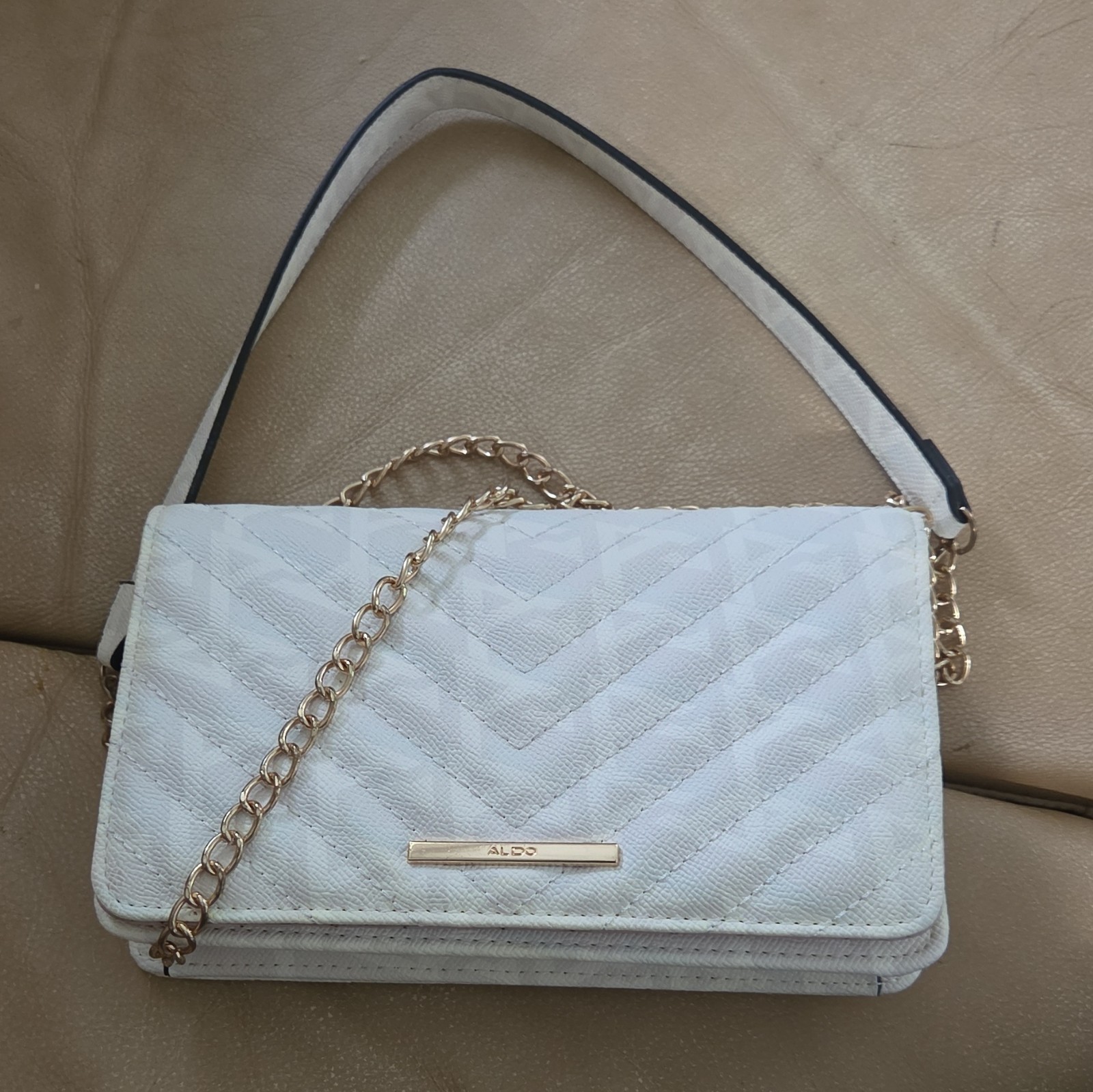 ALDO White Quilted Logo Crossbody Wallet on Chain Gold Hardware Snap Zip