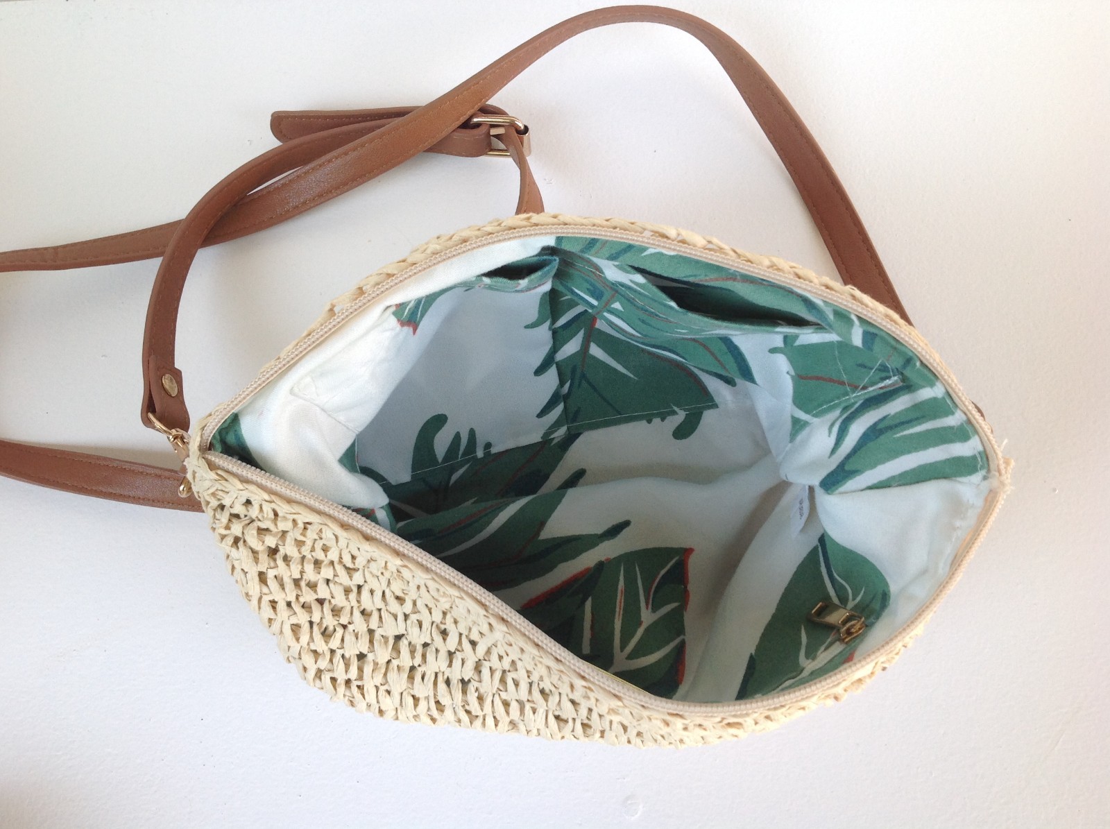 Tropical straw purse/handbag with shoulder strap *missing closing zipper*