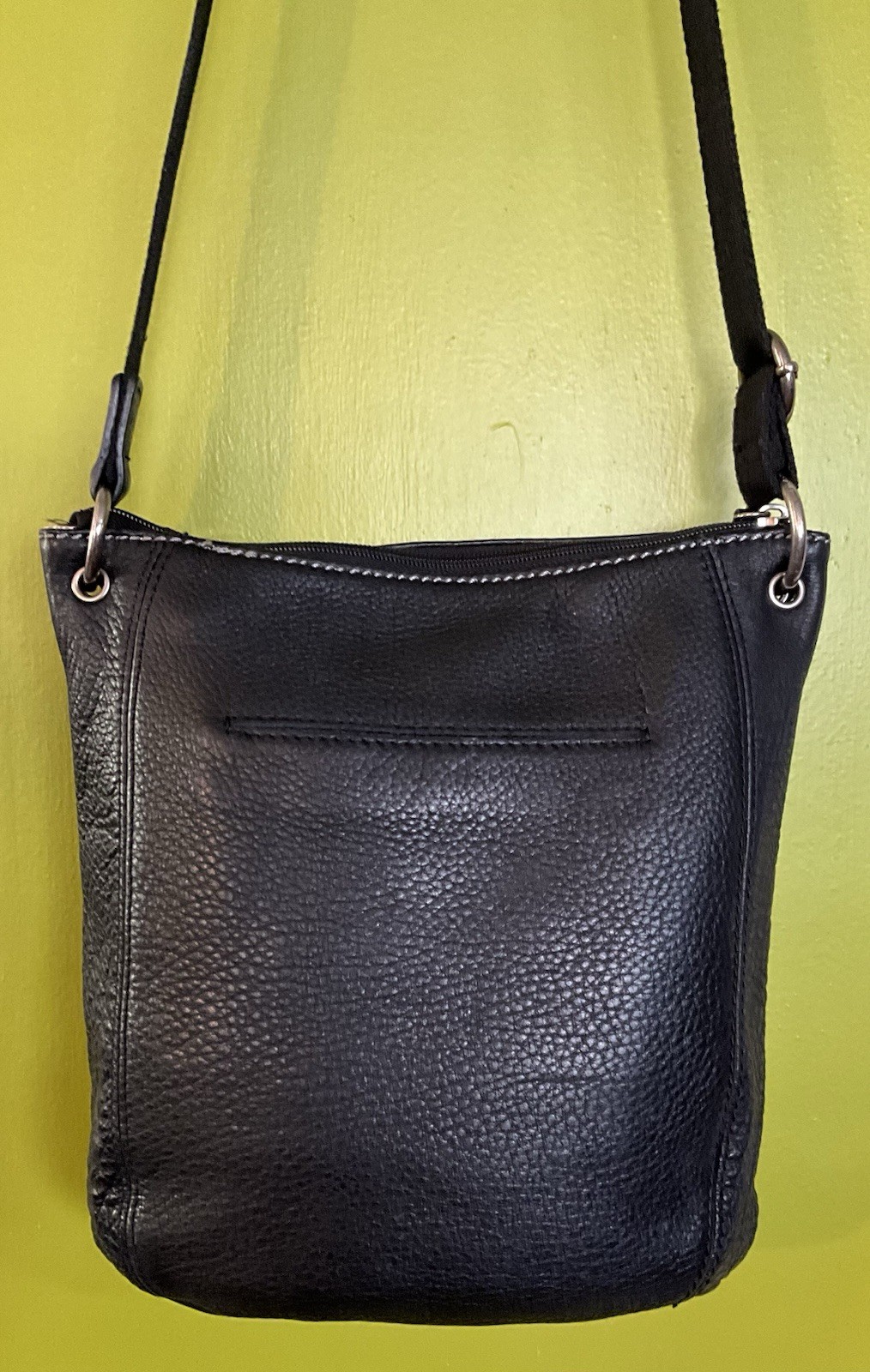 The Sak Laurel Crossbody Bag Classic Black Pebbled Leather Purse Travel Everyday