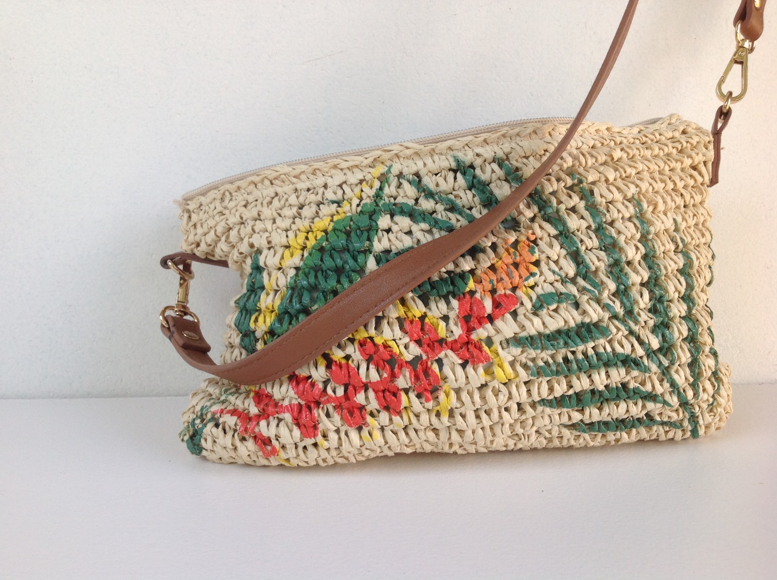 Tropical straw purse/handbag with shoulder strap *missing closing zipper*