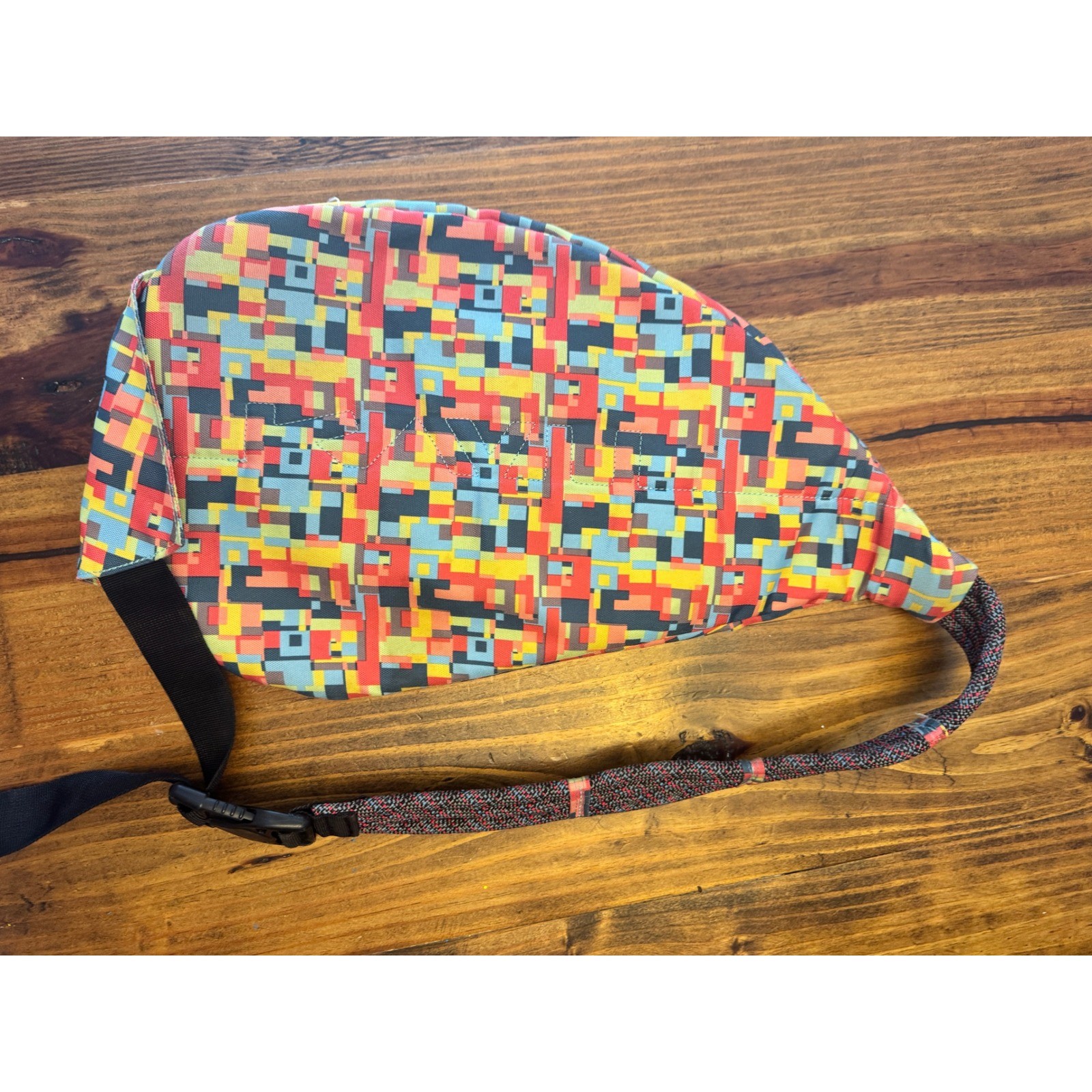 KAVU Rope Bag Sling Backpack Geometric Pixel Print Multicolor Canvas Crossbody