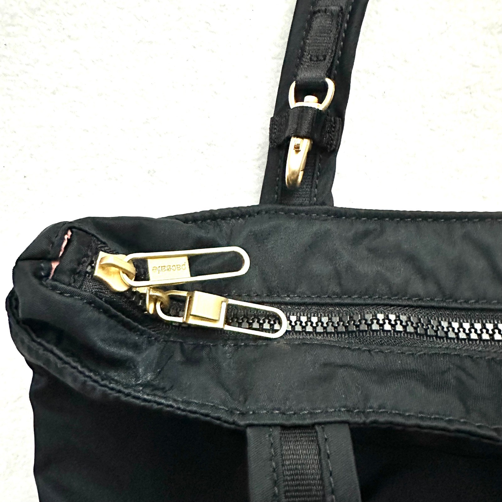 Pacsafe Citysafe CX Vertical Tote RFID Lockable Black Travel Bag 10 liter 20445