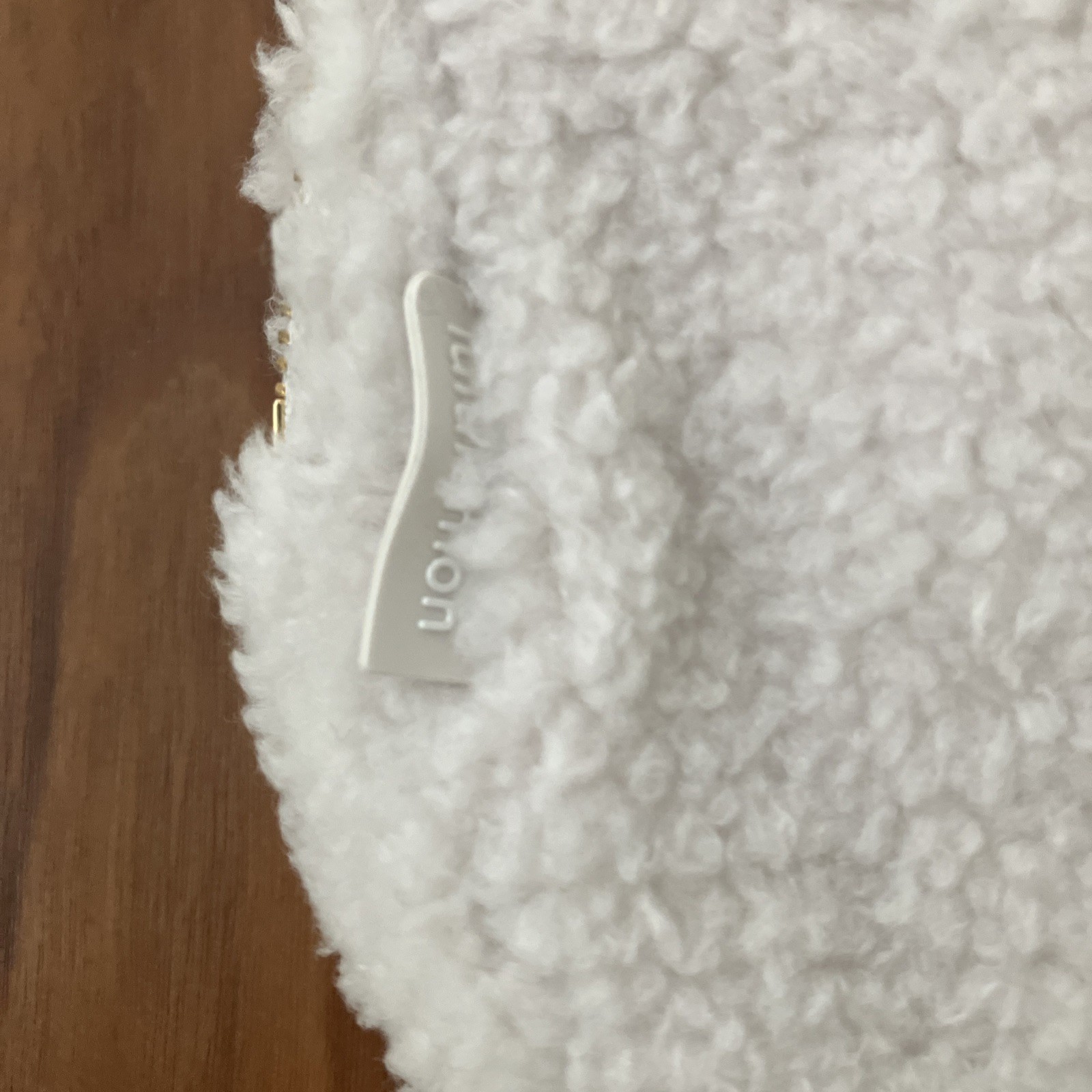 Lululemon Everywhere Belt Bag Large 2L Fleece White O/Gold 8.3 x 2.2 x 5.7 NWT