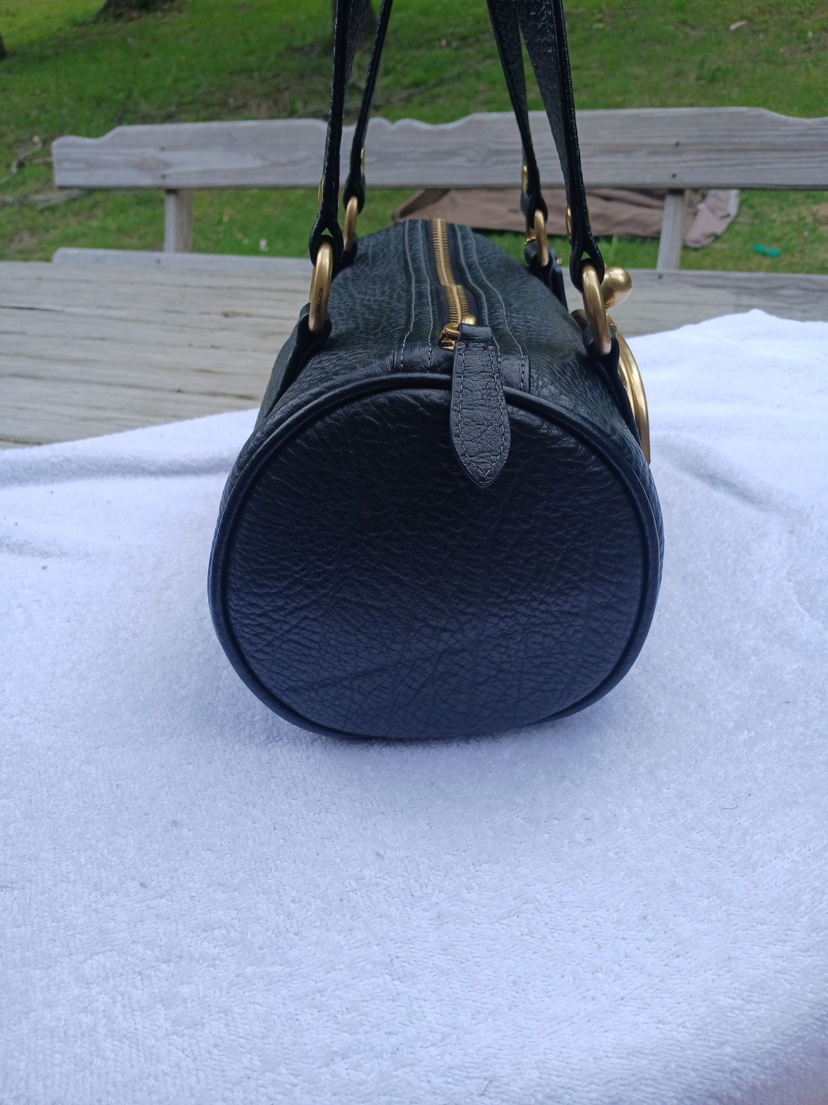 Coach reedition Kisslock Barrel Bag in Black Pebbled Leather G2U