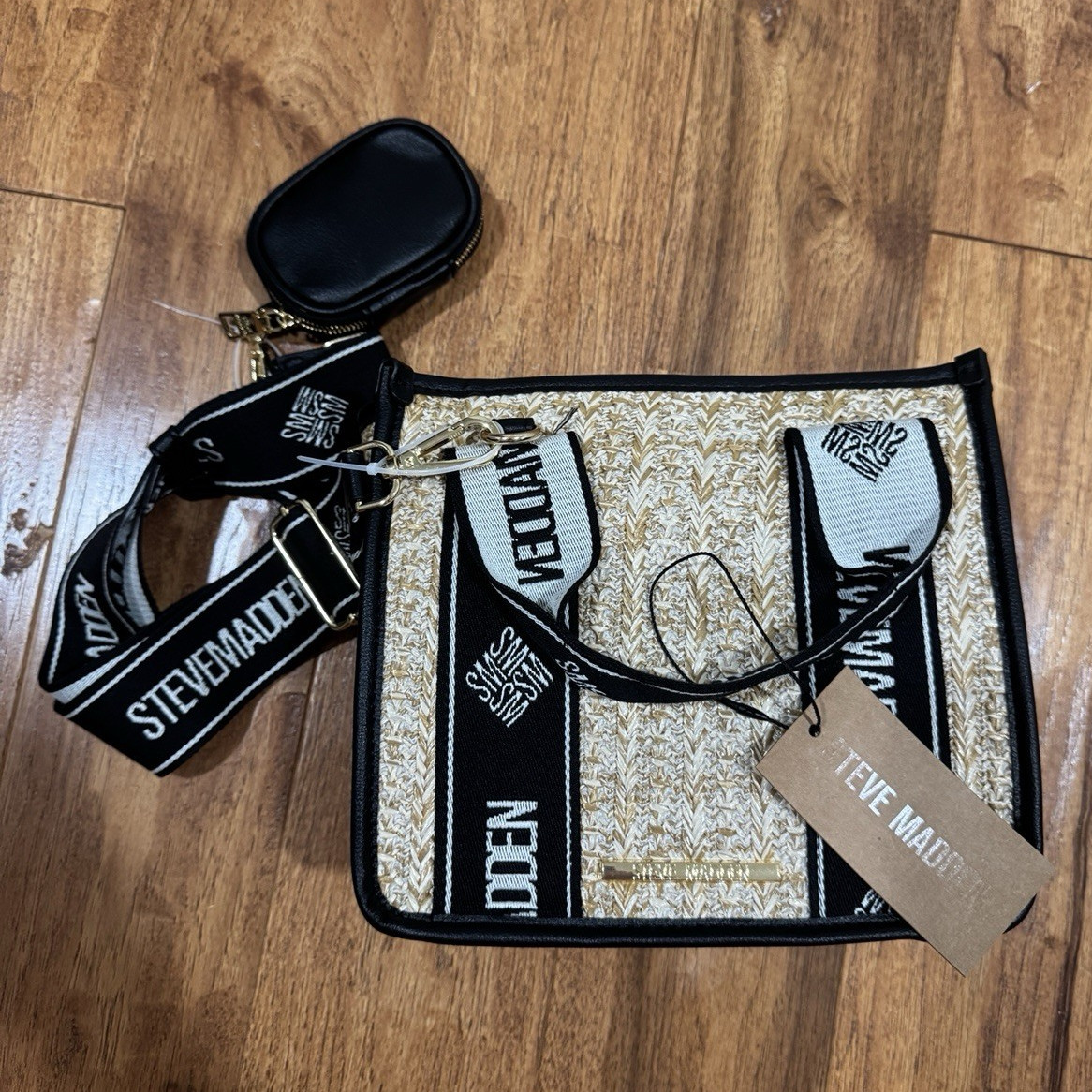 Steve Madden BWEBBER straw bag with an AirPod case Tan/Black