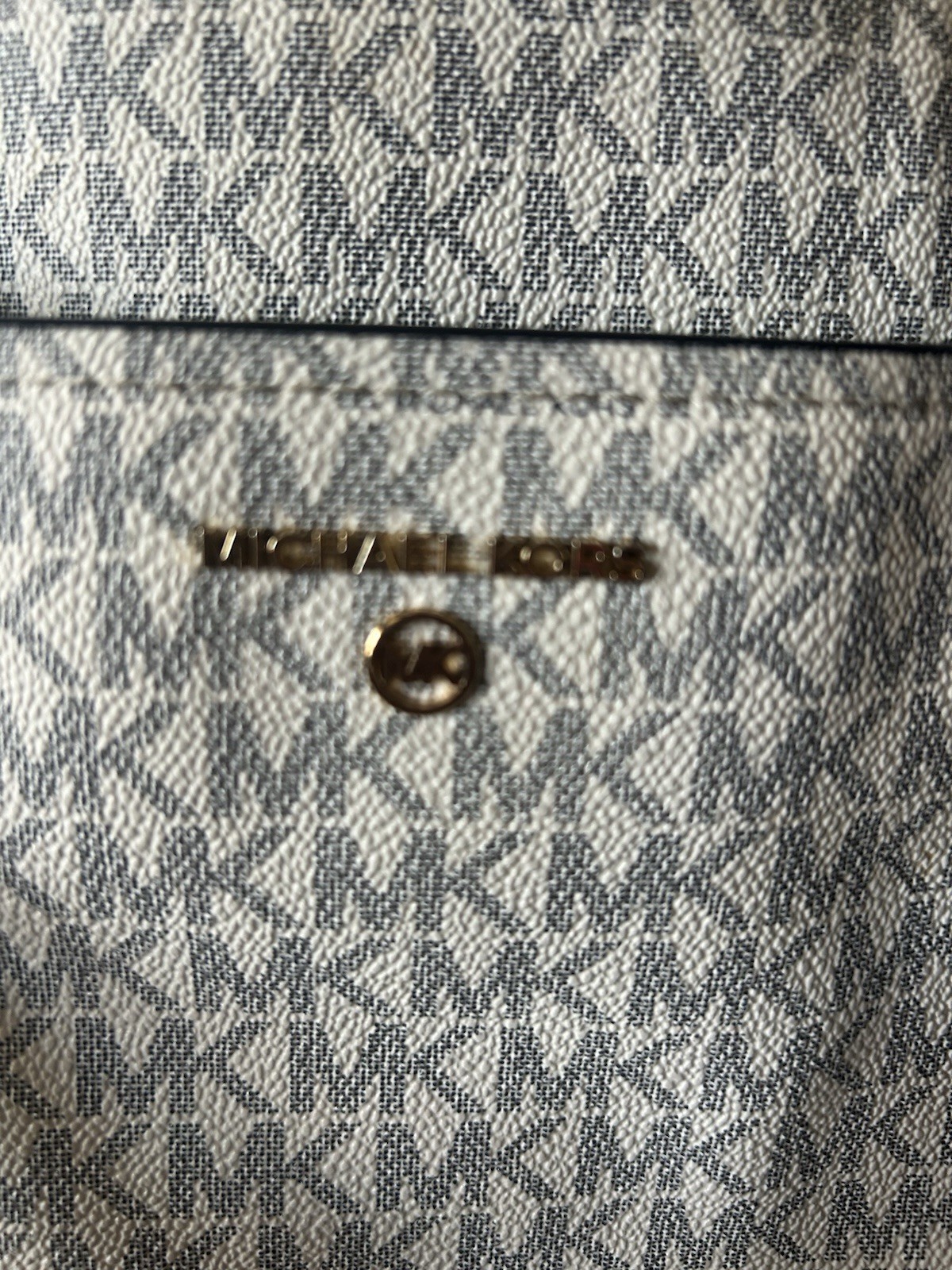 Michael Kors Voyager Large Color-Block Signature Logo Tote Bag. White/Navy