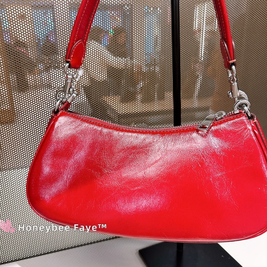 NWT Coach Ashton Baguette Bag CV943