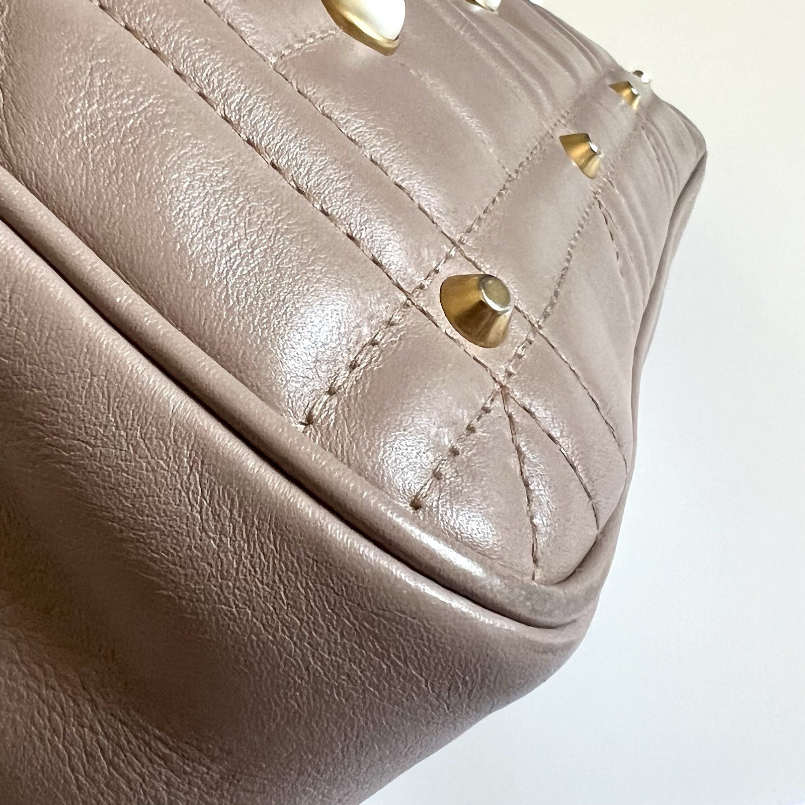 Gucci GG Marmont Matelassé Pearl Studded Calfskin Shoulder Bag Flap Purse 443497