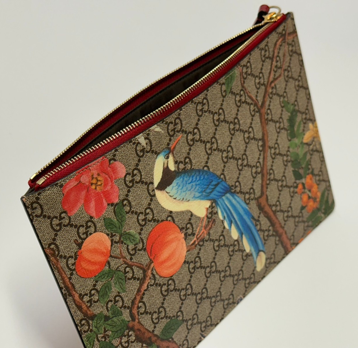 GUCCI GG SUPREME RED TIAN PRINT CANVAS + LEATHER ZIP PORTFOLIO CLUTCH ~ $1,000