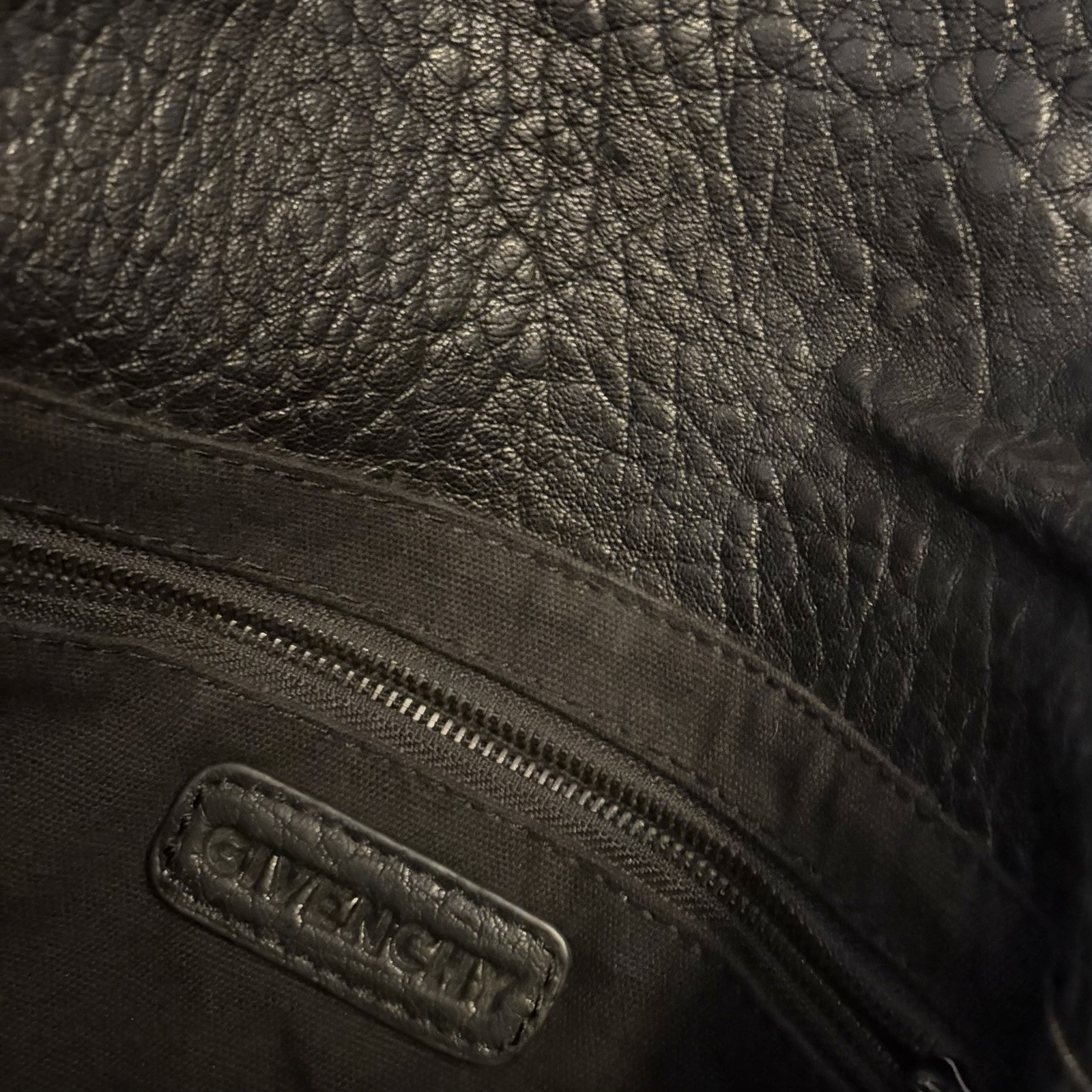 Givenchy Antigona Envelope Pebbled Textured Leather Clutch In Xlnt Condition