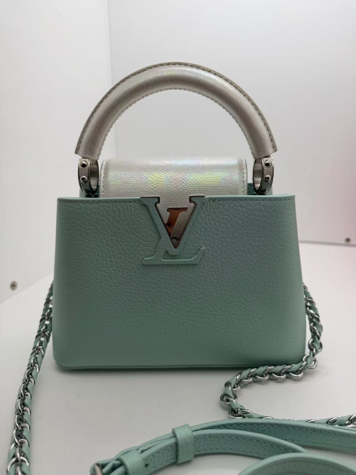 Louis Vuitton Capucines Mini Handbag N85829 Taurillon Leather 14x8x21cm