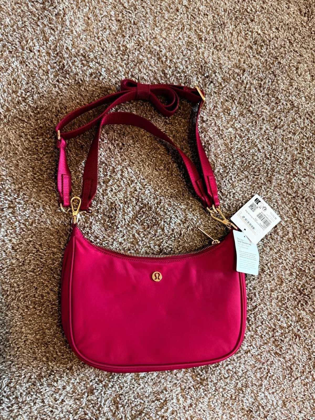 Lululemon City Essentials Small Shoulder Bag 3L Berry Rumble Sold Out color NWT